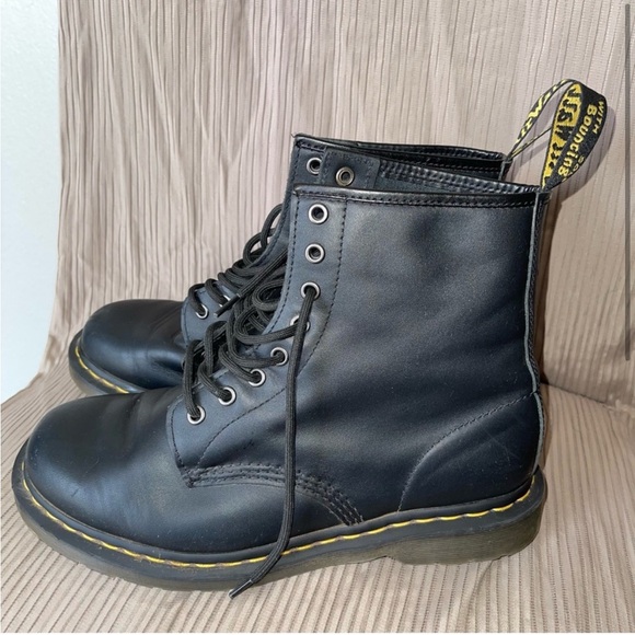 Doc Martens 1460 Size 9 - Picture 2 of 3